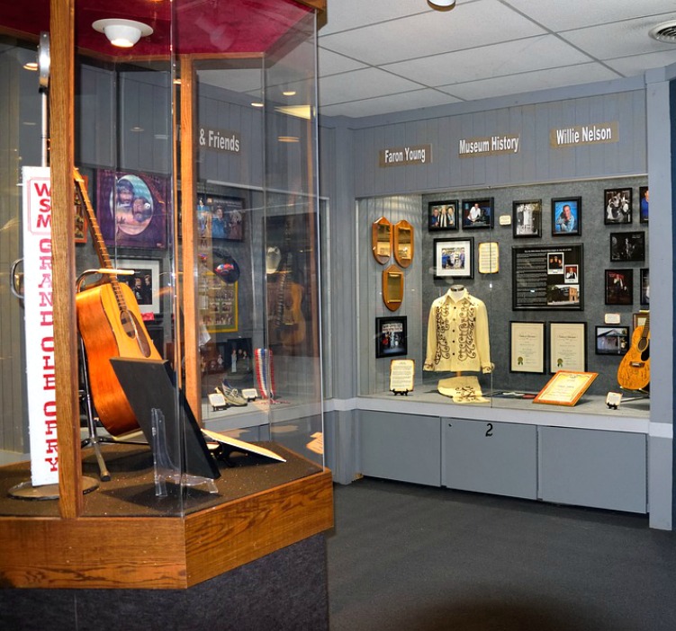 Web nelson admits before the performance that he doesn’t know the key; Pennsylvania & Beyond Travel Blog The Willie Nelson and Friends Museum